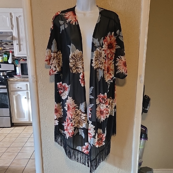 Siren Lily Black Floral Kimono - Picture 1 of 4